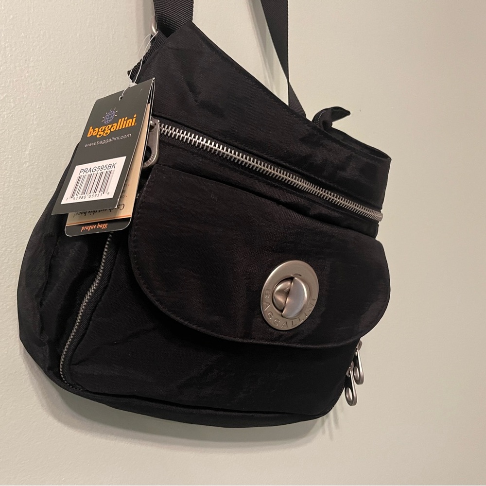 NWT Baggallini purse with matching insert pouch
